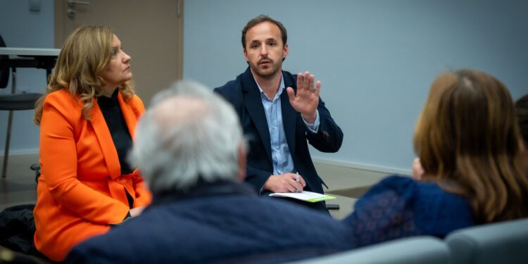 Reforçar Instituições Sociais