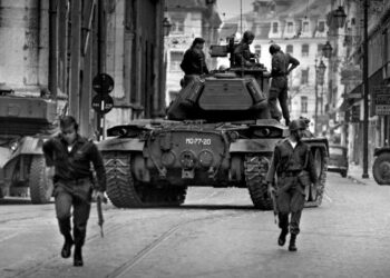 EDITORIAL – 25 DE Abril.74