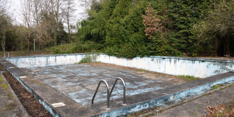 Nova piscina exterior