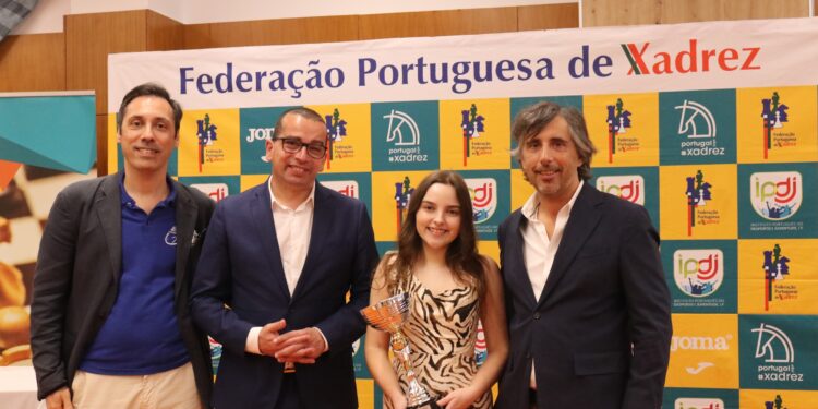 XADREZ: Campeã Nacional