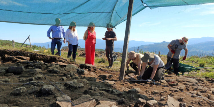 Escavações no Oural, Vila Verde
