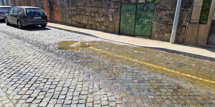 Caixa de “visita-esgoto”