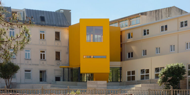 ARTAVE DESPEDE EX-DIRECTOR