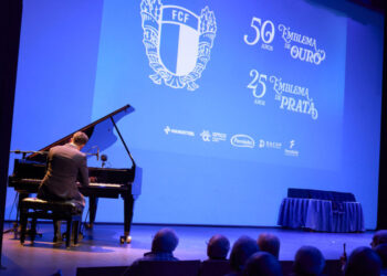 Emblemas de ouro e prata