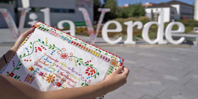 Cartazes com inspiração em lenços