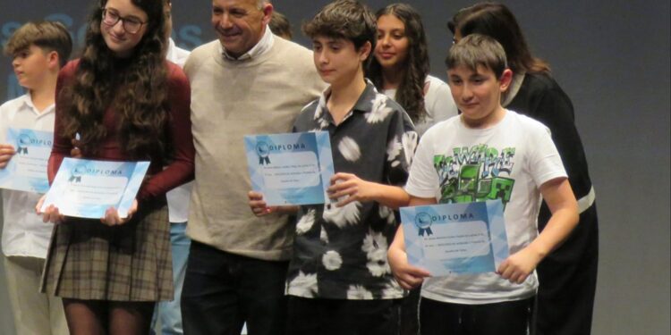 Entrega de Diplomas de Mérito