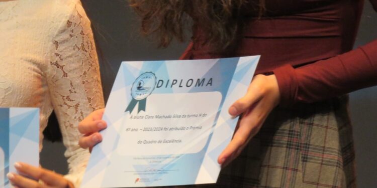 Entrega de Diplomas de Mérito