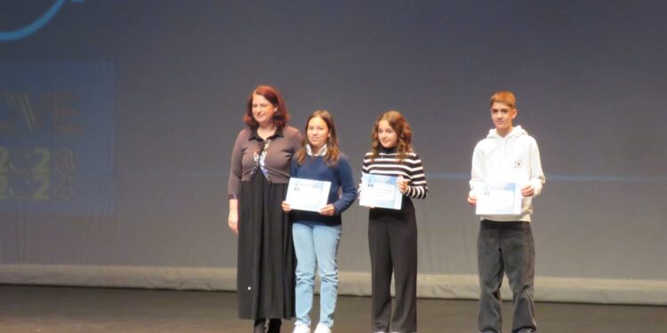 Entrega de Diplomas de Mérito