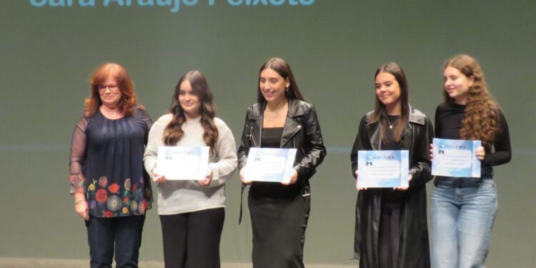 Entrega de Diplomas de Mérito