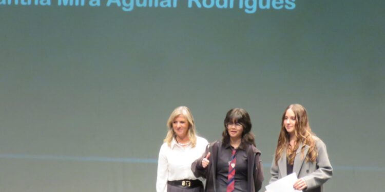 Entrega de Diplomas de Mérito