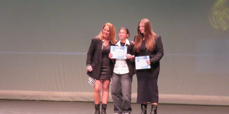 Entrega de Diplomas de Mérito