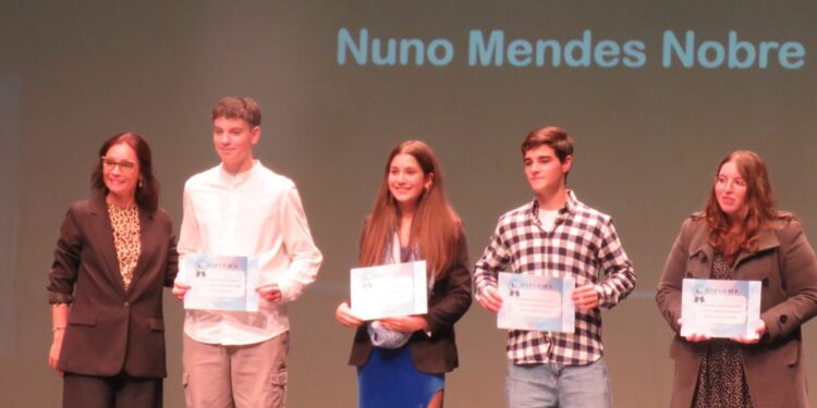 Entrega de Diplomas de Mérito