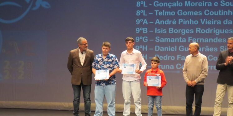 Entrega de Diplomas de Mérito