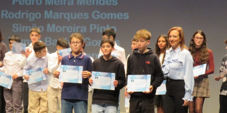 Entrega de Diplomas de Mérito