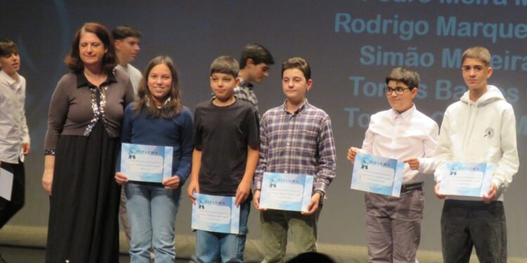 Entrega de Diplomas de Mérito