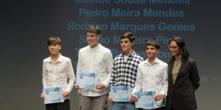 Entrega de Diplomas de Mérito