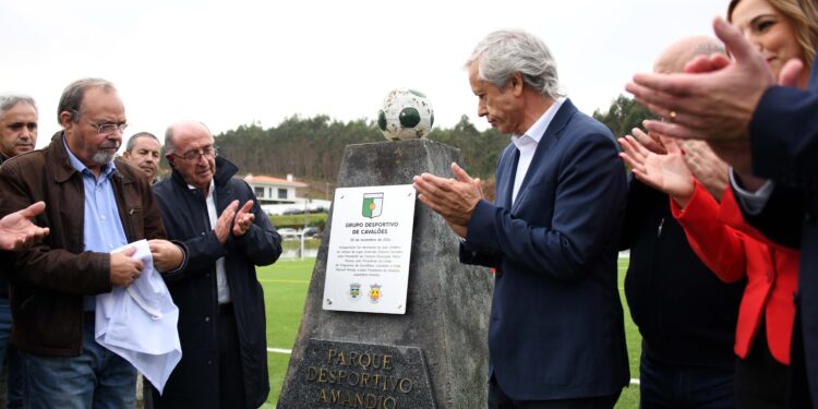 Cavalões tem novo relvado