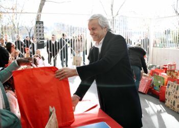 Duas centenas de presentes