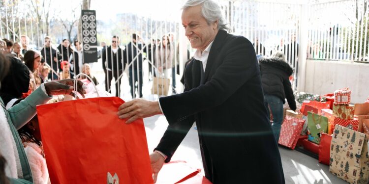 Duas centenas de presentes