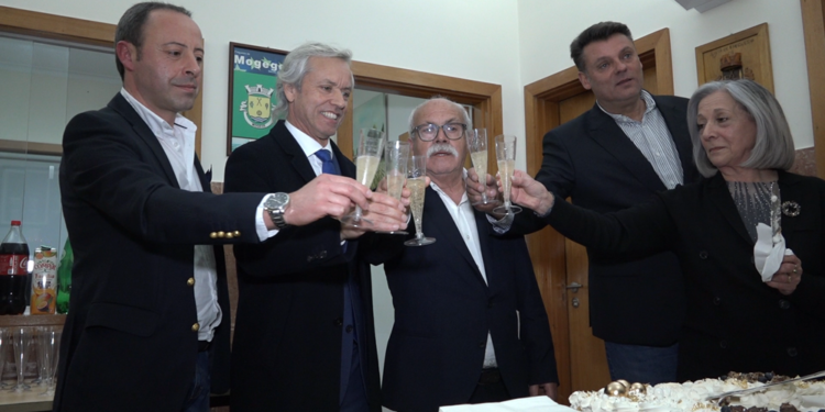 Noite de homenagens em Mogege