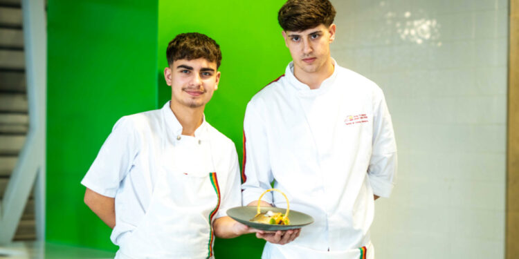 Dois alunos da EPATV