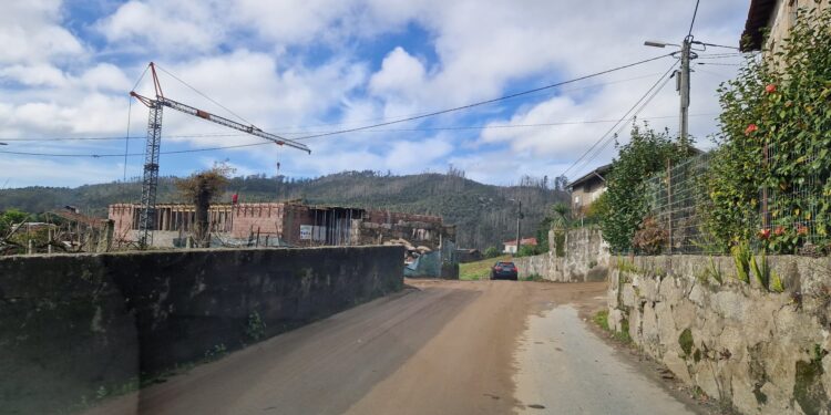 Joane acorda enlameada