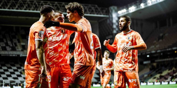 FC Famalicão joga em casa