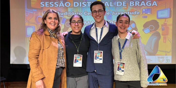 Roxo renova no FC Famalicão