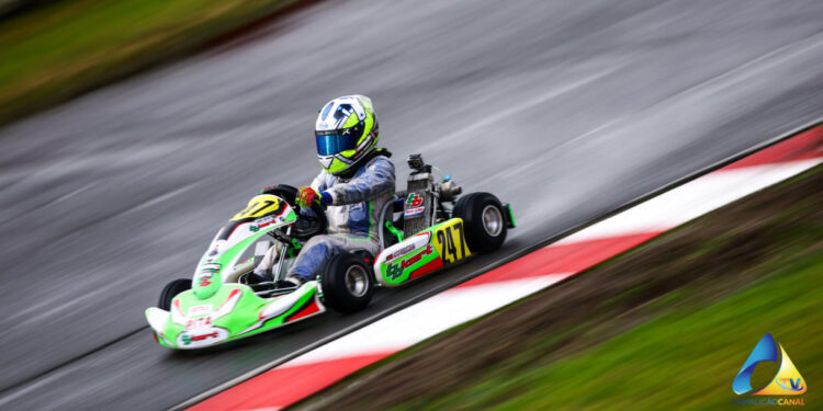 Miguel Martins destaca-se no karting