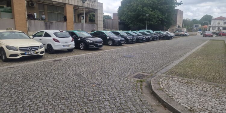 FAMALICÃO: Taxistas Em Protesto