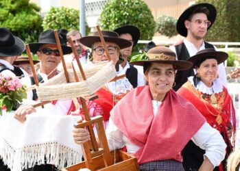 “TONS DE FESTA” Desfile Etnográfico