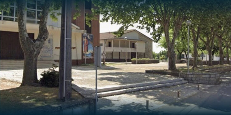 FRADELOS: Adro da Igreja em obras