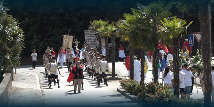 Vilarinho das Cambas reuniu no Adro