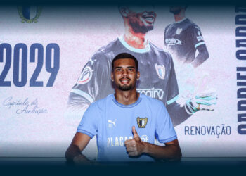 Cabral renova contrato