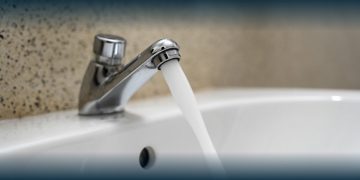 Executivo trava aumento da água