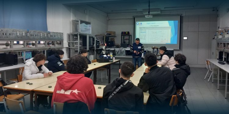 Alunos romenos realizam estágio