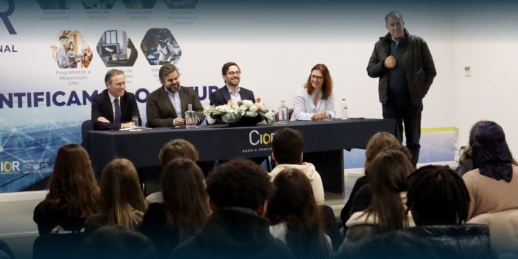 Alunos da CIOR Debatem Literacia Financeira