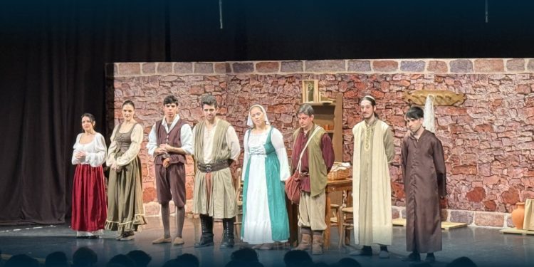 Alunos da OFICINA assistem à “Farsa de Inês Pereira”