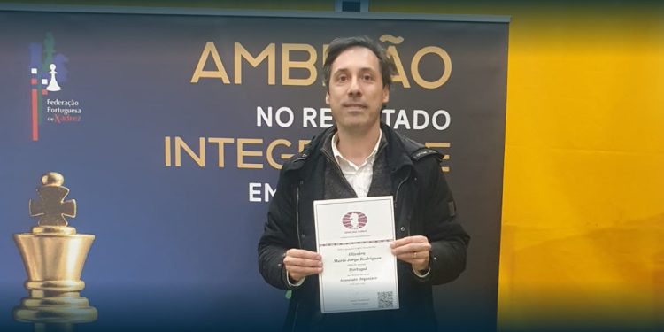 Mário Oliveira distinguido pela FIDE