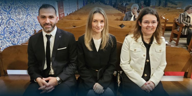 Fiéis e forasteiros Na Procissão Dos Passos