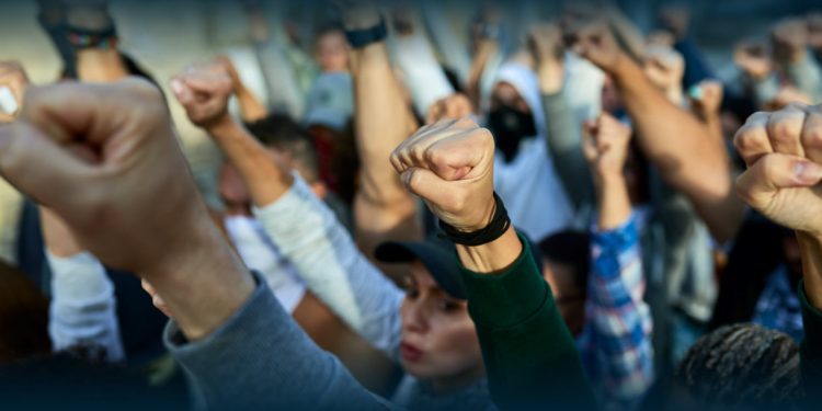 Movimento “Casa para Viver” sai à rua