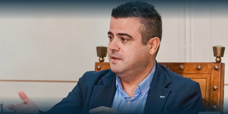 Famalicão: PS denuncia alegada pressão sobre a comunicação social