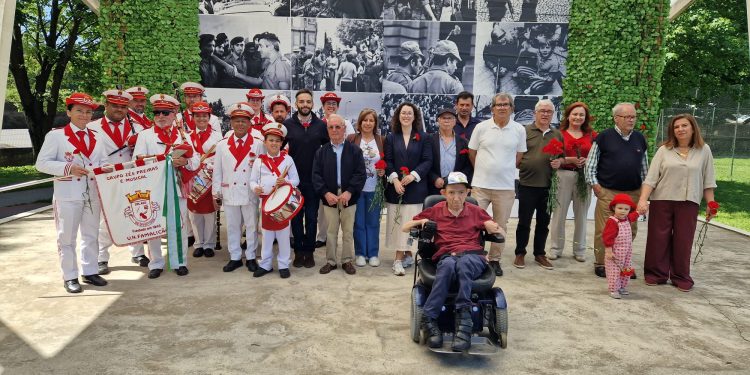 Liberdade com distribuição de cravos