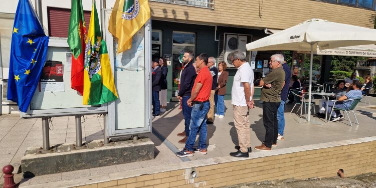 Liberdade com distribuição de cravos