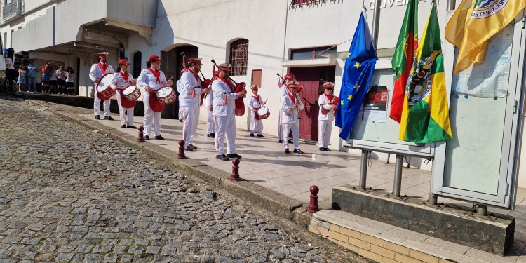 Liberdade com distribuição de cravos