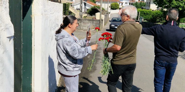 Liberdade com distribuição de cravos