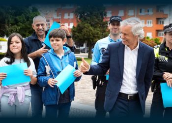 Crianças de Famalicão Formam Laço Azul
