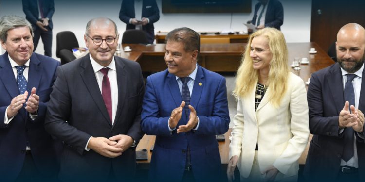 União Europeia e Brasil Reforçam Compromisso