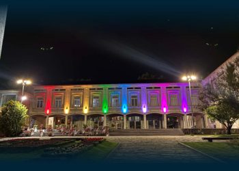 Repúdio à Iluminação das Cores do Arco-íris