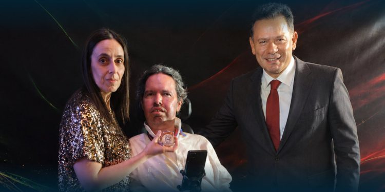Primeiro-Ministro condecora atleta famalicense Luís Silva